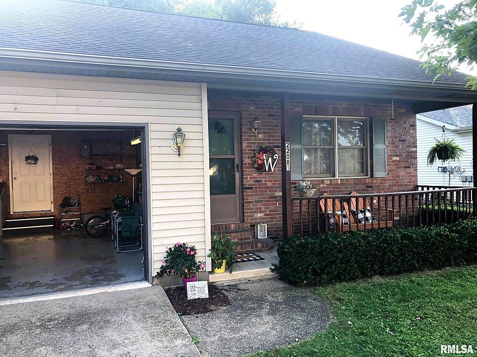 1st image of 2208B Magnolia Dr