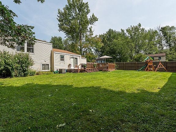 5th image of 4971 Woodmark Dr