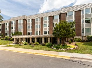 401 Ascot Dr APT 1H, Park Ridge, IL 60068