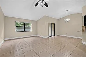 660 Royalty Ct — Photo 12