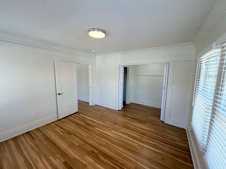 1002 W 21st St — Photo 7