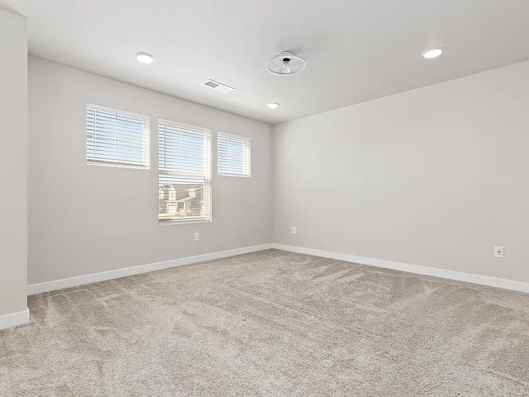 958 Colorado River Ave — Photo 15