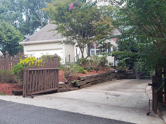 3rd image of 3645 Lakeview Dr