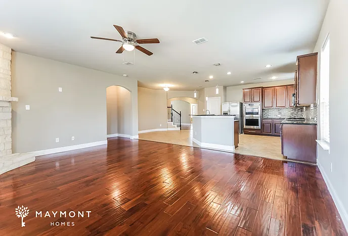 604 Kinghaven Dr — Photo 4