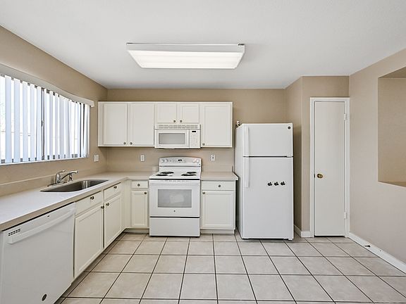 5th image of 10550 W Via Del Sol