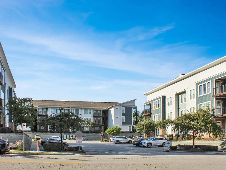 Bluestone Apartments — Photo 8