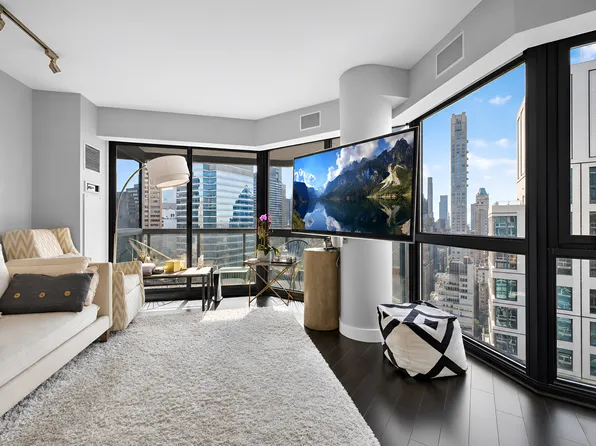 200 East 61st Street image 1 of 10