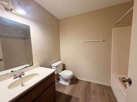 5th image of 818 Parker Rd APT 11