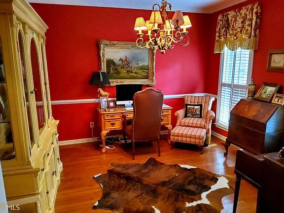 3rd image of 245 Wellington Cir