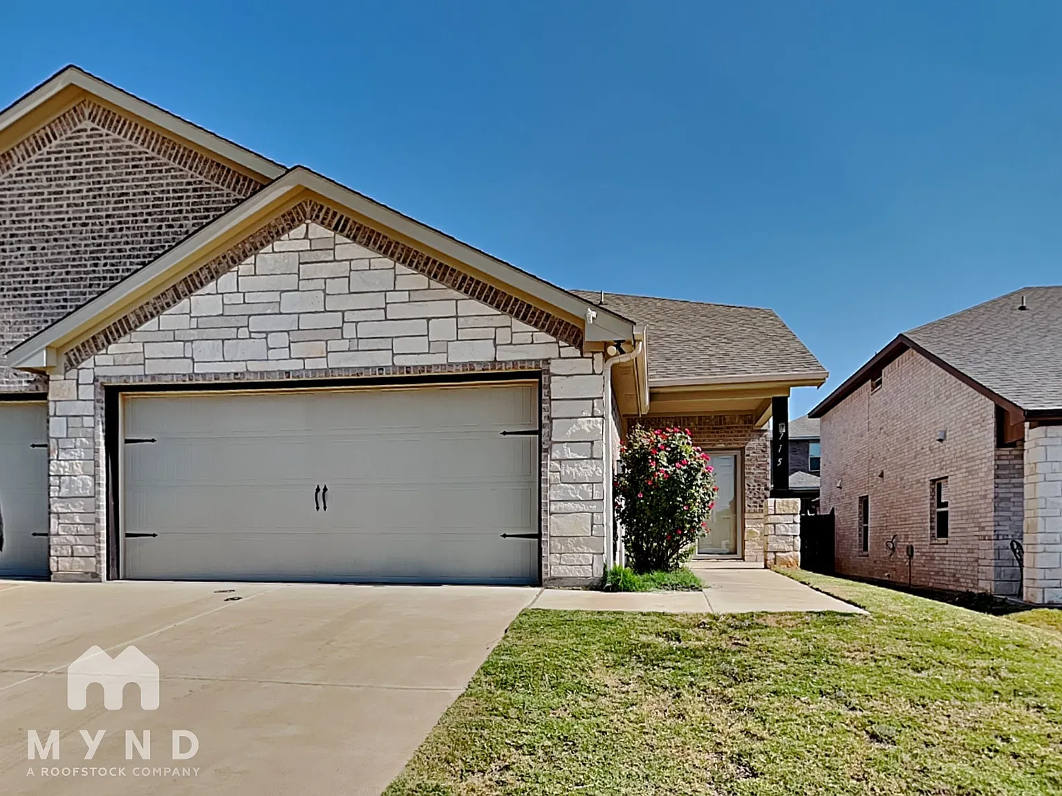 3 bed, 2.0 bath, 1560 sqft, $1,799 — Photo 1