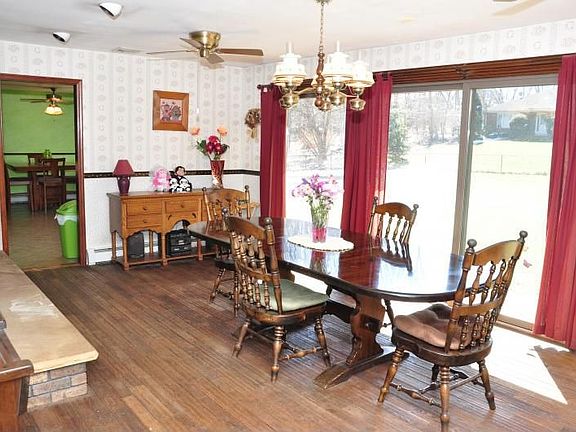 Din. Rm Sliders to Yard