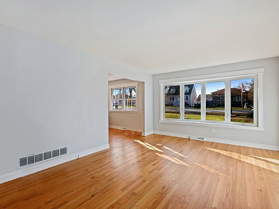 3rd image of 4021 N Lincoln St