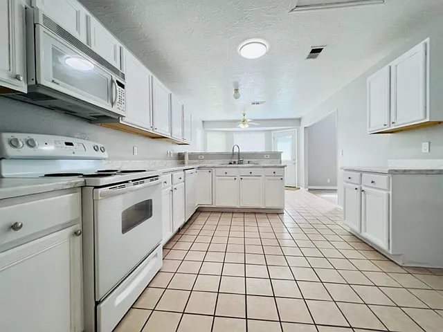 13119 Forum Rd — Photo 10