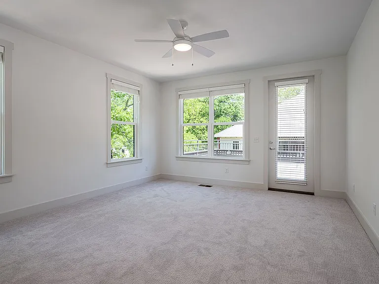 900 Meridian St — Photo 13