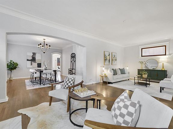 4th image of 3677 Bellerive Blvd