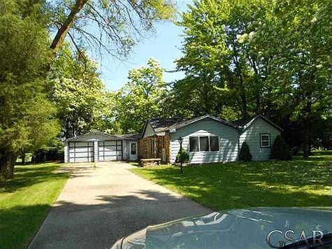 216 Oak St photo 1