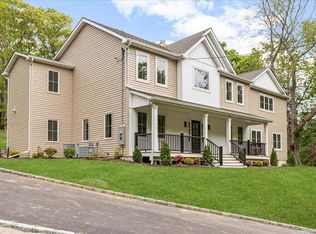 521 Old Bridge Rd, Northport, NY 11768