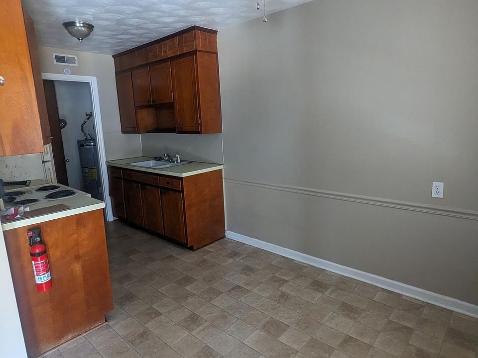 2nd image of 130 Colonial Ct #19