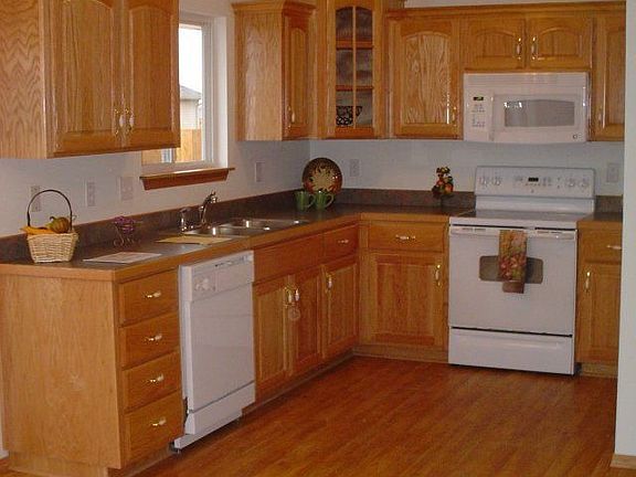 Custom Cabinets & Walk-in Pantry