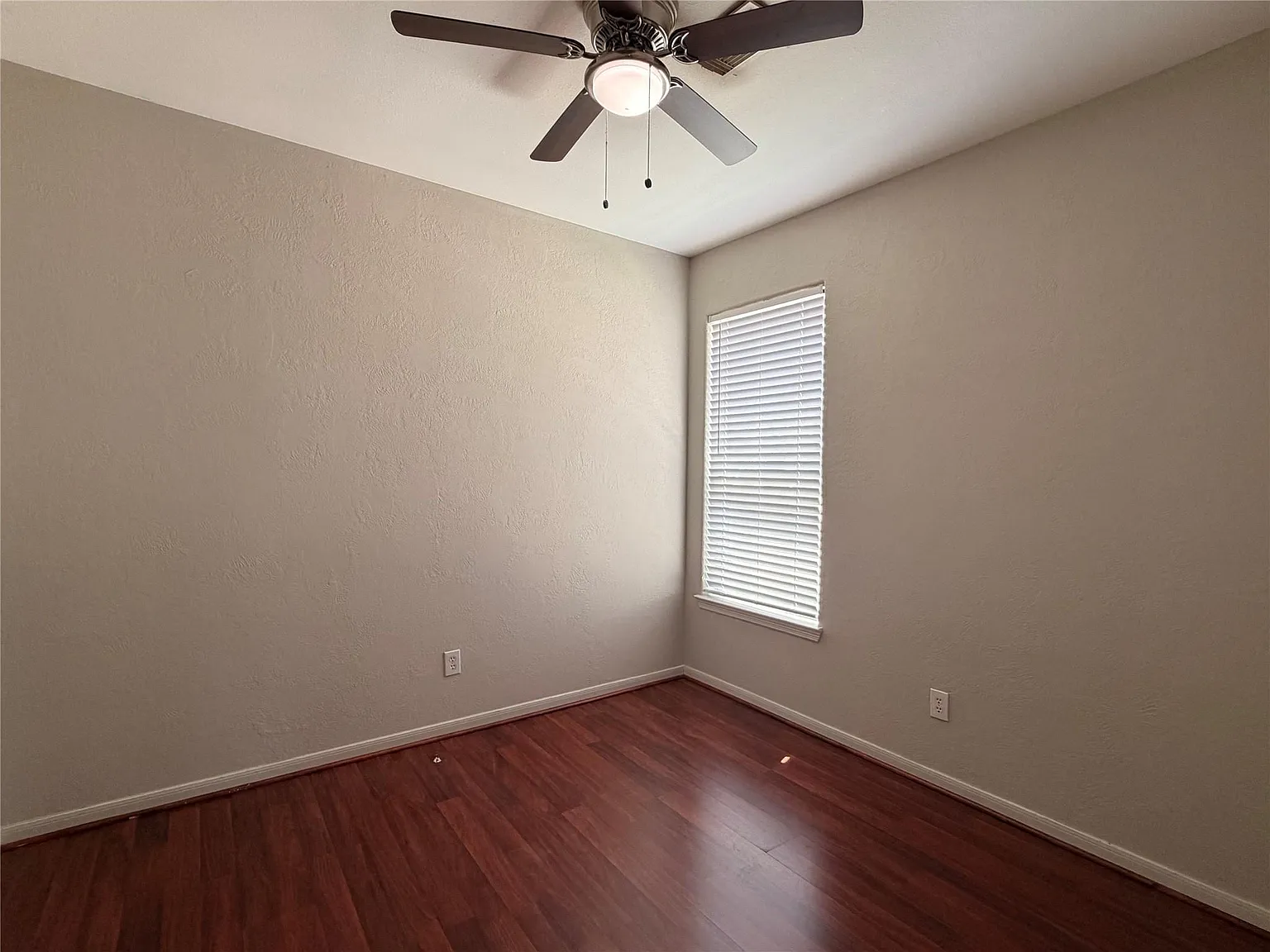 3 bed, 2.0 bath, 1839 sqft, $1,950 — Photo 4