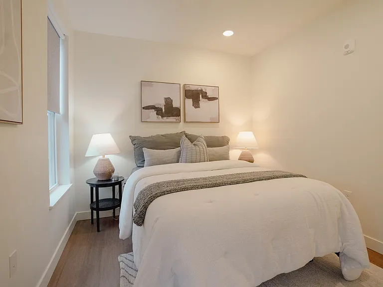 476 Taylor Apartments — Photo 35
