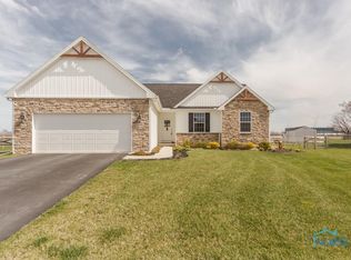 28916 Grace Ln, Walbridge, OH 43465
