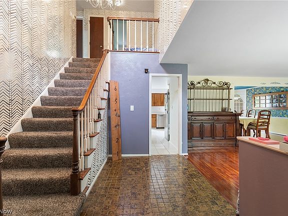 3rd image of 32900 Ledge Hill Dr