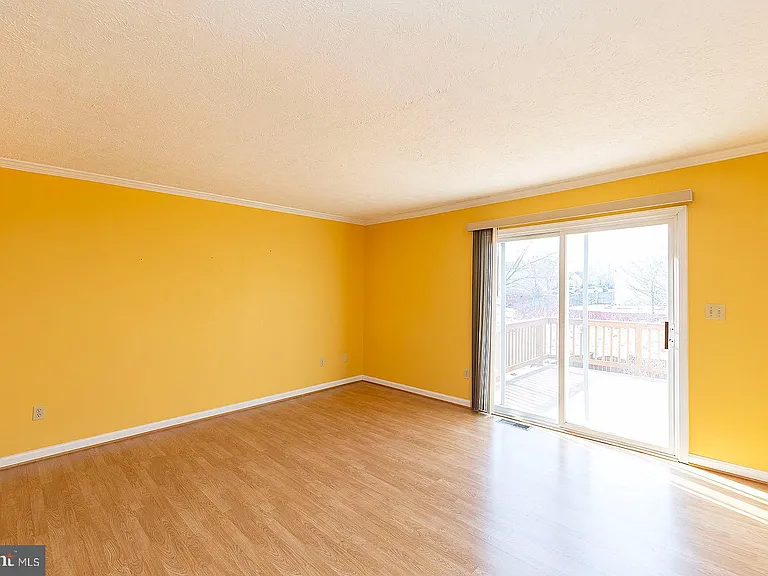 304 Chatham Sq — Photo 9