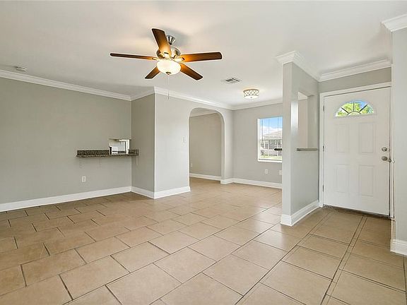 3rd image of 4706 Deanne St