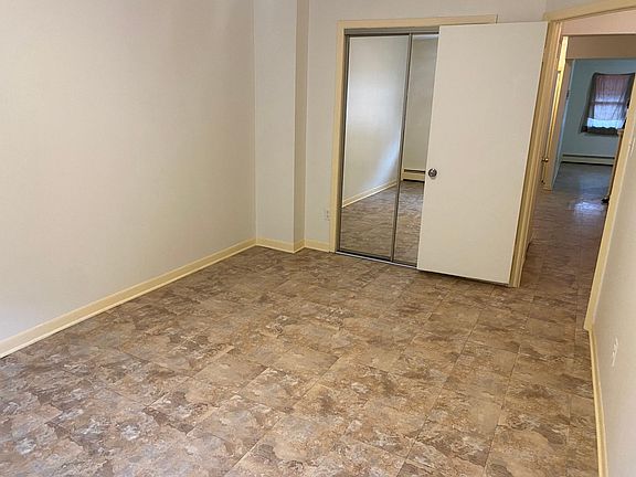 5th image of 657 Saint Lawrence Ave #2
