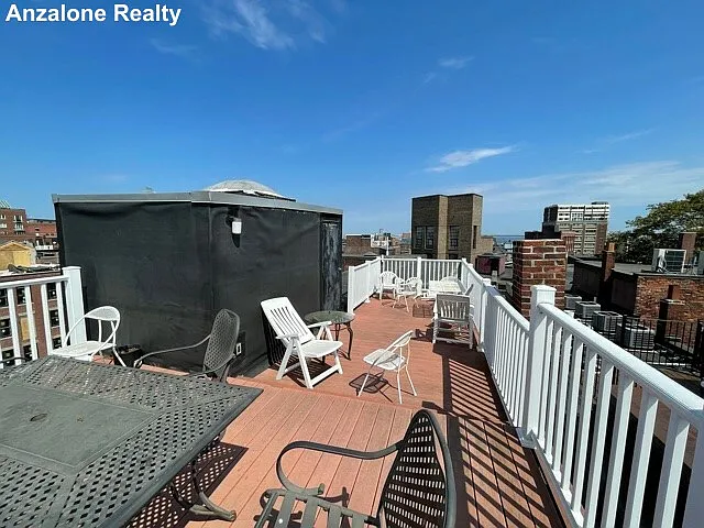 Building Photo - 10 Garden Ct #4