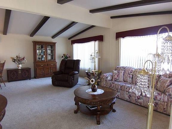 Vaulted ceiling in LR & D