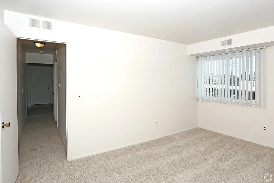 Garfield Plaza Apts. — Photo 4