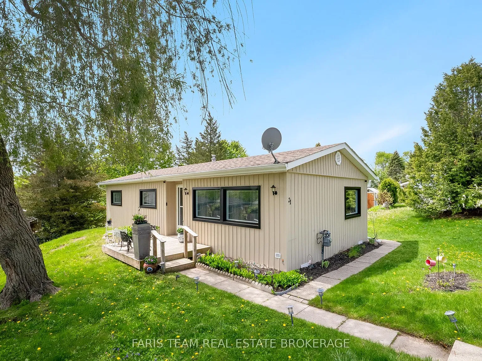 3 bed, $2,300 — Photo 2
