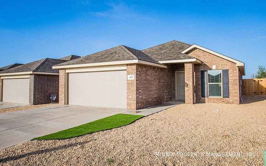 3 Bedroom/ 2 baht For Rent Lubbock | Pet Friendly | 2105 N. Ave L — Photo 3