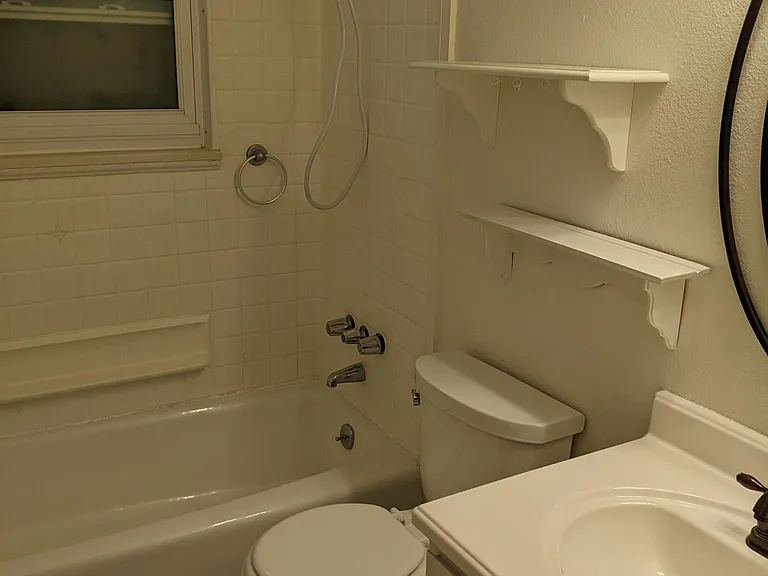 433 N Roosevelt Ave — Photo 3