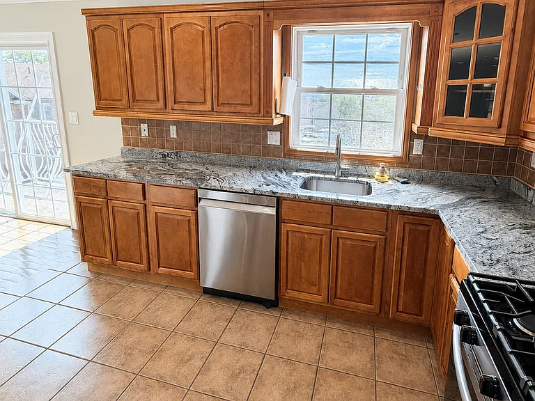 77 Cedar St #3 — Photo 18