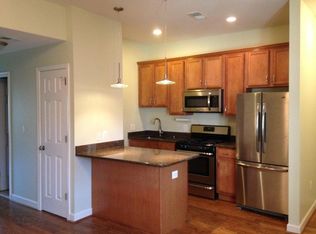 212 N Patrick St APT 201, Alexandria, VA 22314