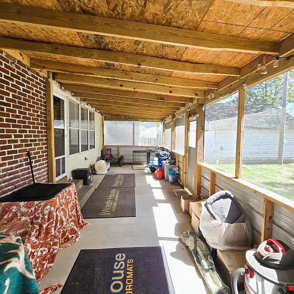 205 W Green St — Photo 23