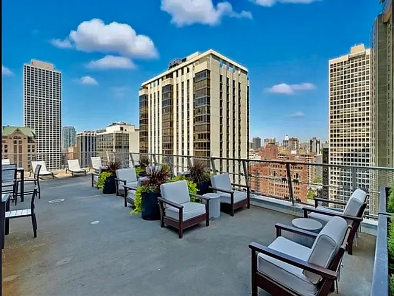 129 E Bellevue Pl #301 — Photo 36