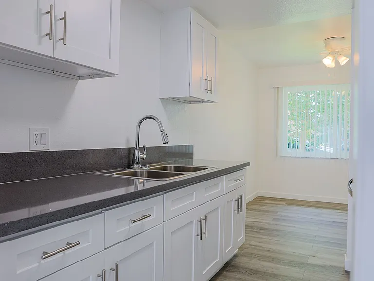 2709 S Baker St — Photo 7