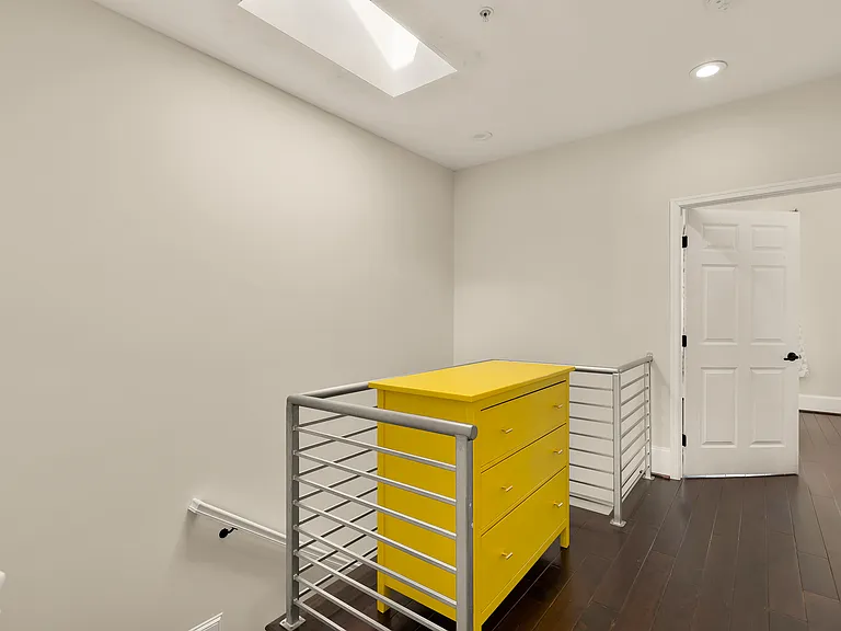 1609 Levis St NE — Photo 43