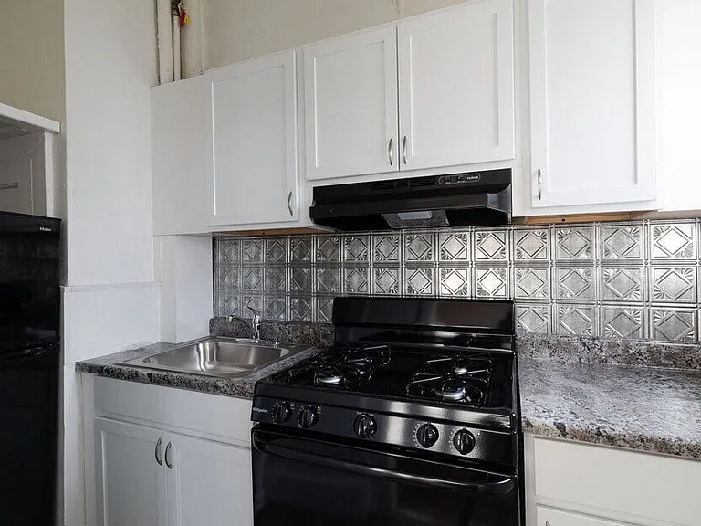Caldwell Apartments — Photo 3