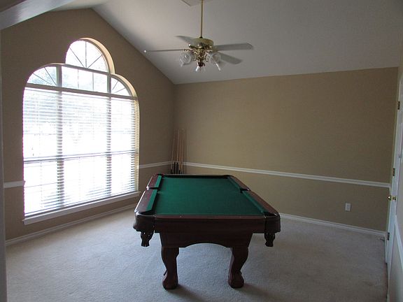 4th image of 14 Sarah Ln
