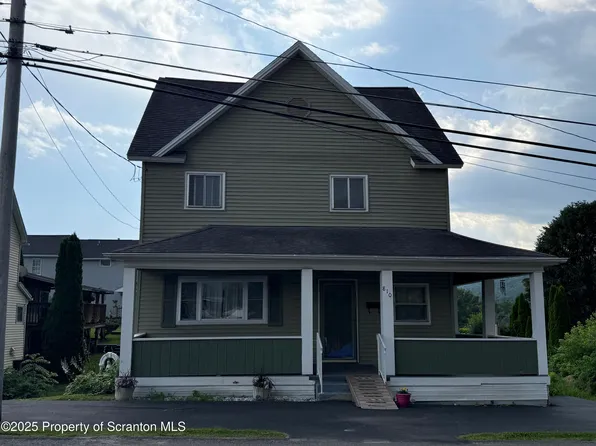 810 Pine St, Mayfield, PA 18433