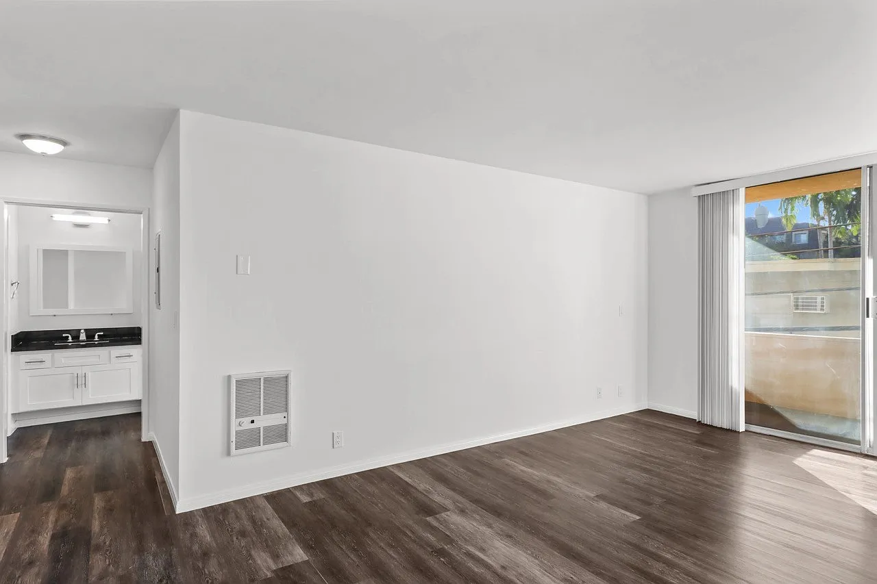 11677-11683 Goshen Ave. Los Angeles CA 90049 — Photo 4