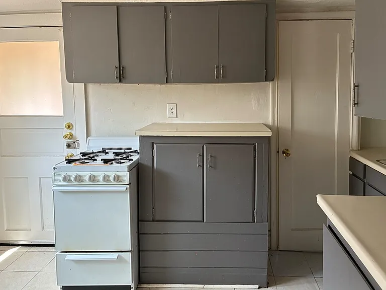 921 E Princeton Ave — Photo 10