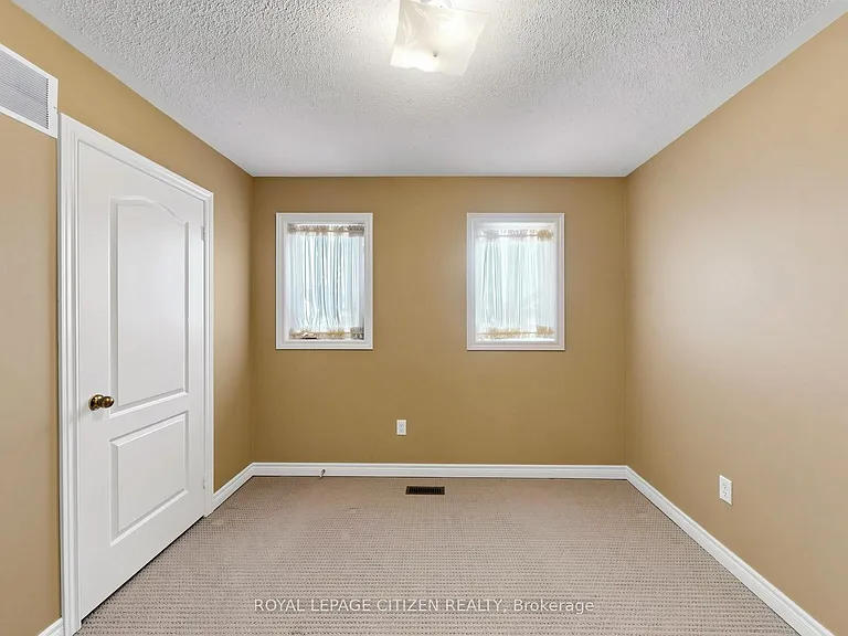 23 Planter Cres #UPPER — Photo 11