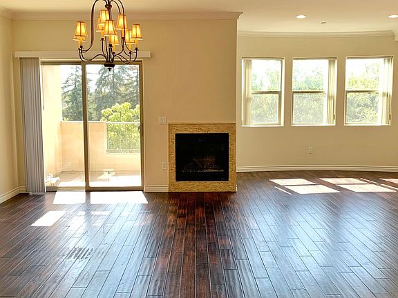 3rd image of 10921 Whipple St #407