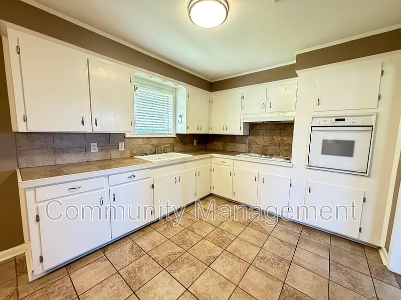 3 bed, 1.5 bath, 1250 sqft, $1,250 — Photo 2